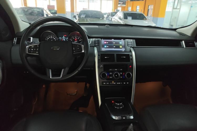 Used Land Rover Discovery Sport 2019 240 PS SE Version China VI Standard Center Console
