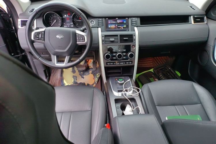 Used Land Rover Discovery Sport 2019 240 PS SE Version China VI Standard Center Console