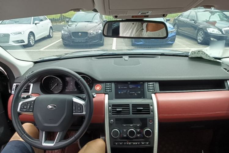 Used Land Rover Discovery Sport 2019 240 PS SE Version China VI Standard Center Console