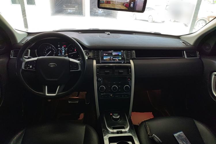 Used Land Rover Discovery Sport 2019 240 PS SE Version China VI Standard Center Console