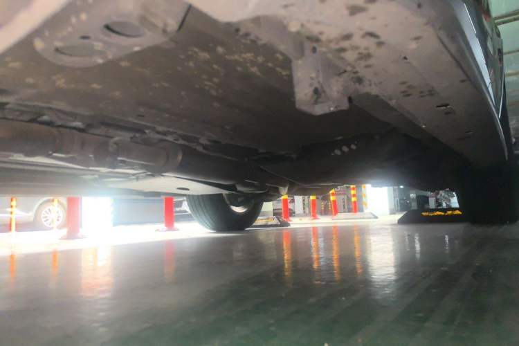 Used Land Rover Discovery Sport 2019 240 PS SE Version China VI Standard Chassis Front Left