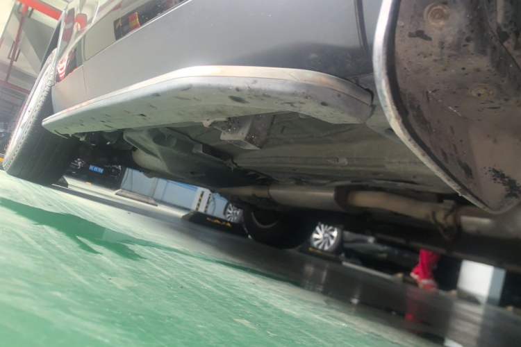 Used Land Rover Discovery Sport 2019 240 PS SE Version China VI Standard Chassis Front Right