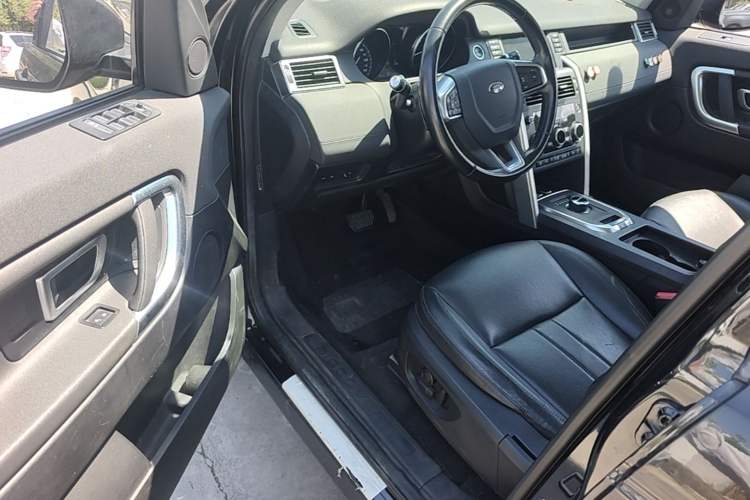 Used Land Rover Discovery Sport 2019 240 PS SE Version China V Standard Driver Seat