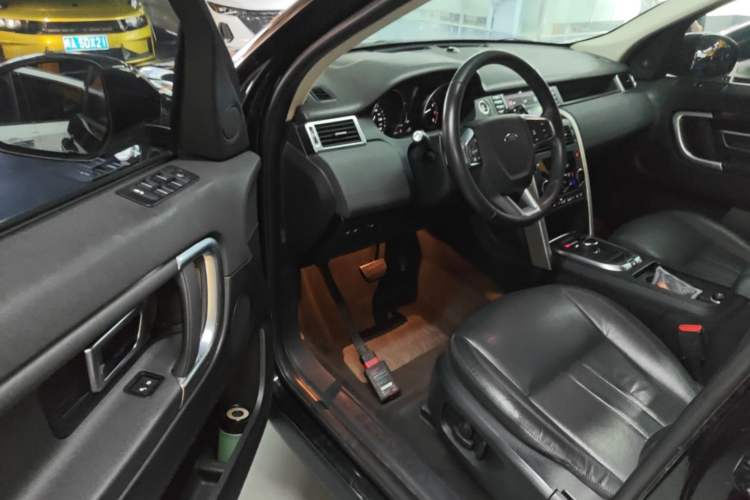 Used Land Rover Discovery Sport 2019 240 PS SE Version China VI Standard Driver Seat