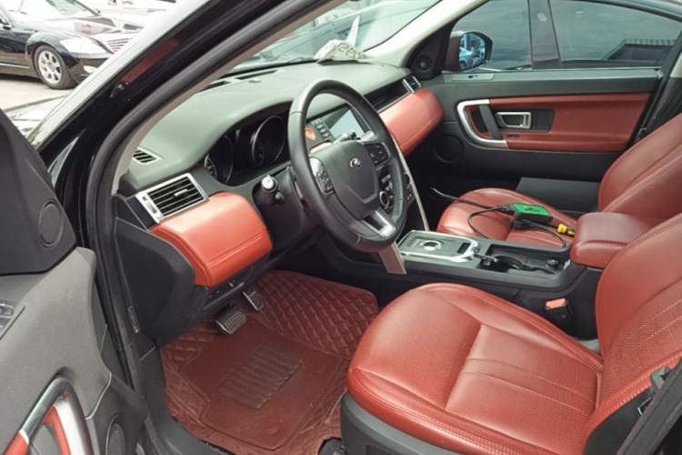 Used Land Rover Discovery Sport 2019 240 PS SE Version China VI Standard Driver Seat