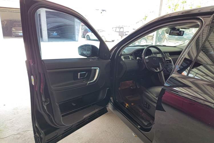 Used Land Rover Discovery Sport 2019 240 PS SE Version China VI Standard Driver Seat
