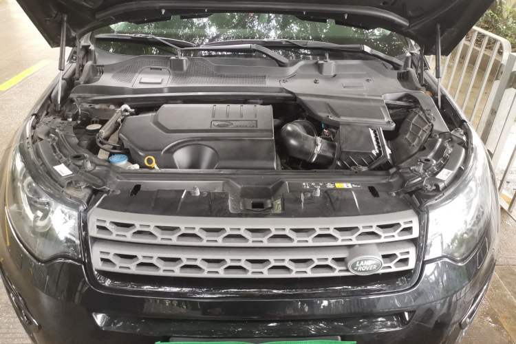 Used Land Rover Discovery Sport 2019 240 PS PURE Edition China V Standard Engine Bay