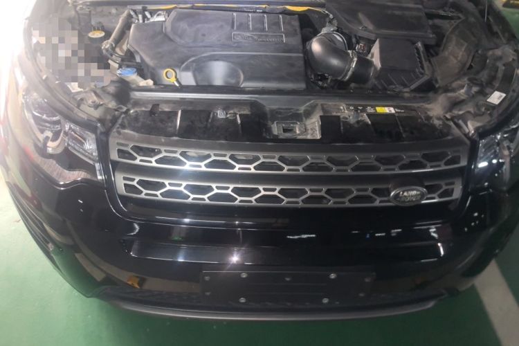 Used Land Rover Discovery Sport 2019 240 PS SE Version China VI Standard Engine Bay