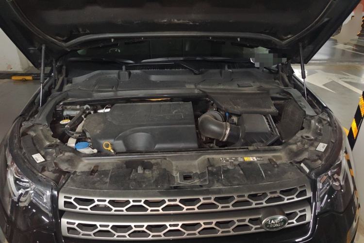 Used Land Rover Discovery Sport 2019 240 PS SE Version China VI Standard Engine Bay