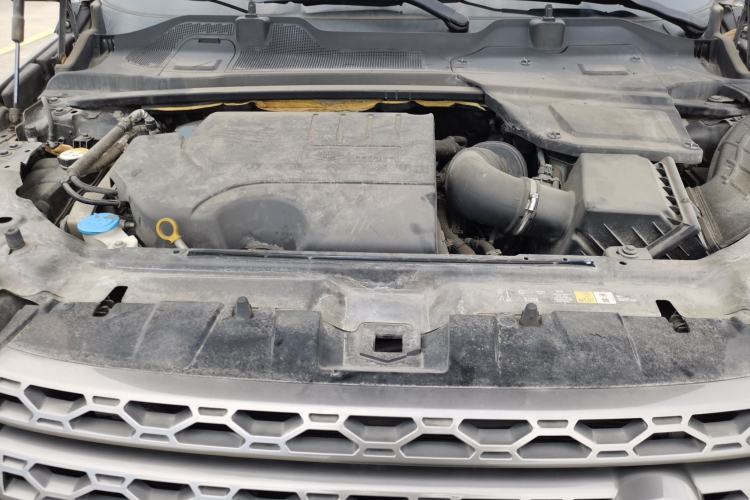 Used Land Rover Discovery Sport 2019 240 PS SE Version China VI Standard Engine Bay