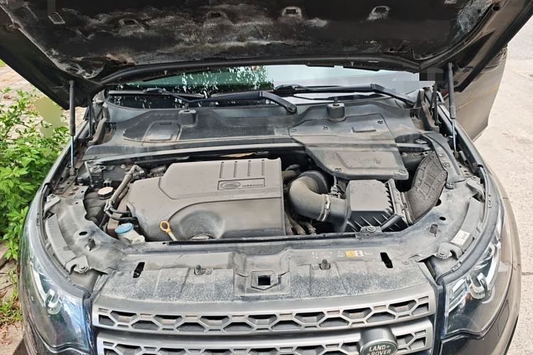 Used Land Rover Discovery Sport 2019 240 PS SE Version China VI Standard Engine Bay