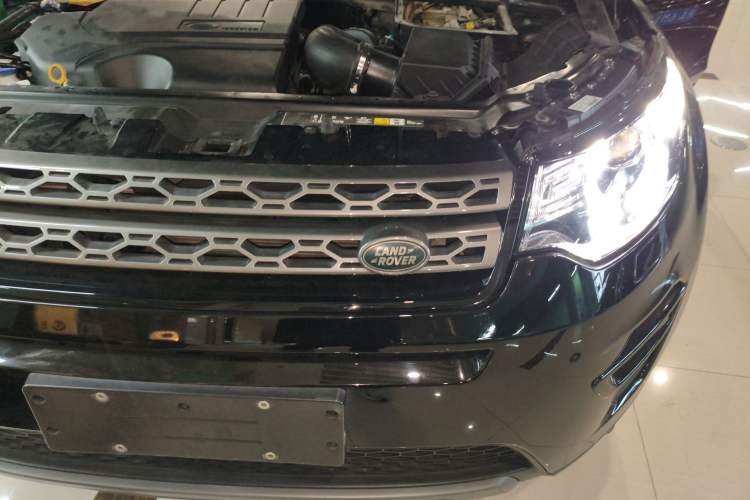Used Land Rover Discovery Sport 2019 240 PS SE Version China VI Standard Engine Bay Left