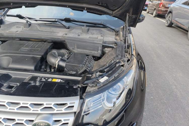 Used Land Rover Discovery Sport 2019 240 PS HSE Version China VI Standard Engine Bay Left
