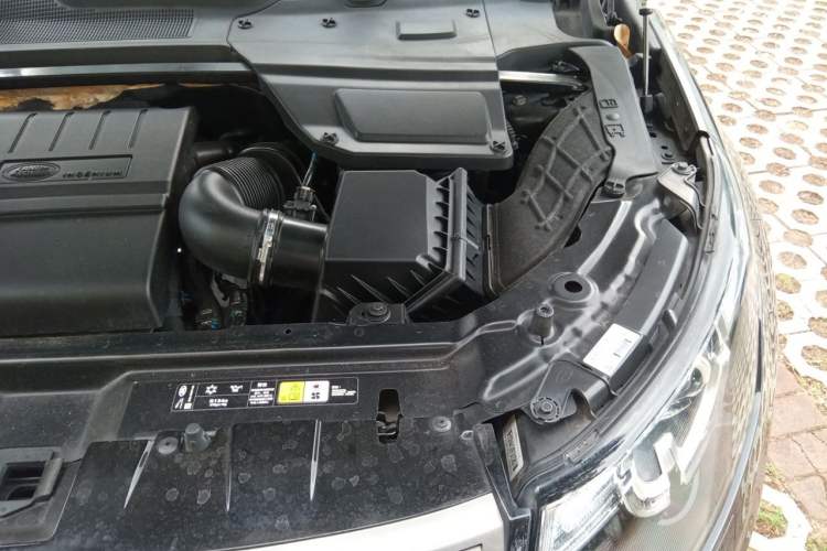 Used Land Rover Discovery Sport 2019 240 PS SE Version China VI Standard Engine Bay Left