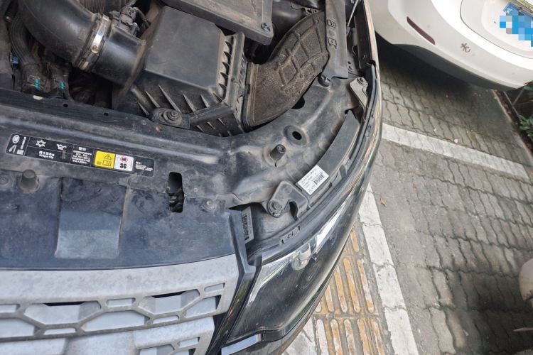Used Land Rover Discovery Sport 2019 240 PS PURE Edition China VI Standard Engine Bay Left