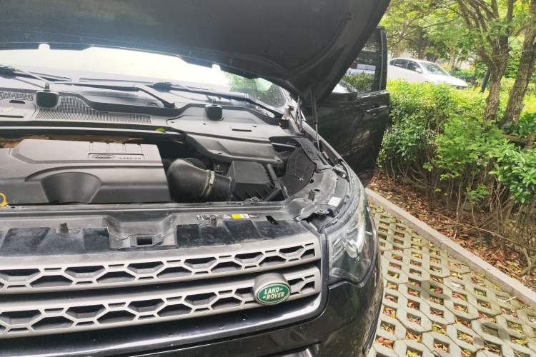Used Land Rover Discovery Sport 2019 240 PS SE Version China VI Standard Engine Bay Left