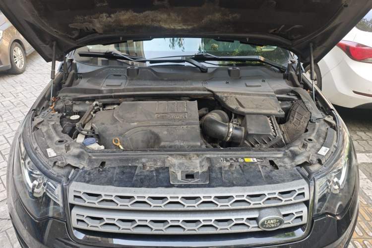 Used Land Rover Discovery Sport 2019 240 PS PURE Edition China VI Standard Engine Bay