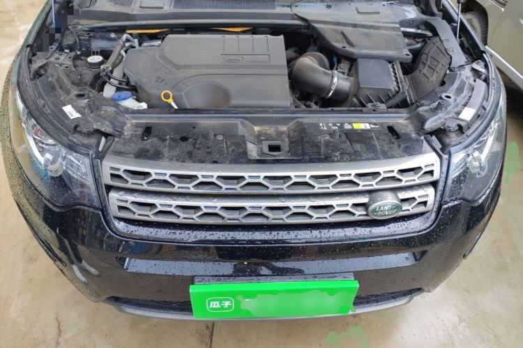 Used Land Rover Discovery Sport 2019 240 PS SE Version China VI Standard Engine Bay