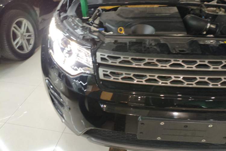 Used Land Rover Discovery Sport 2019 240 PS SE Version China VI Standard Engine Bay Right