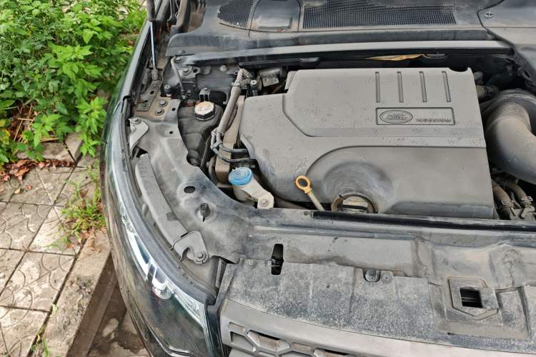 Used Land Rover Discovery Sport 2019 240 PS SE Version China VI Standard Engine Bay Right