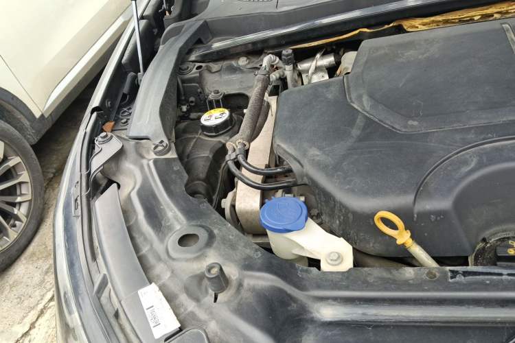 Used Land Rover Discovery Sport 2019 240 PS SE Version China VI Standard Engine Bay Right