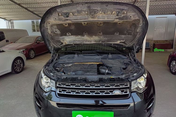 Used Land Rover Discovery Sport 2019 240 PS SE Version China VI Standard Engine Bay