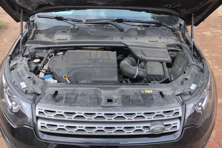Used Land Rover Discovery Sport 2019 240 PS SE Version China VI Standard Engine Bay