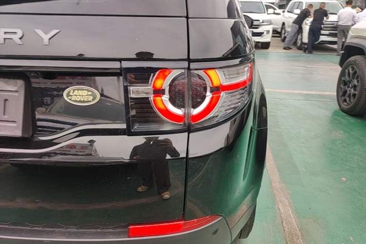 Used Land Rover Discovery Sport 2019 240 PS SE Version China VI Standard Exterior 3