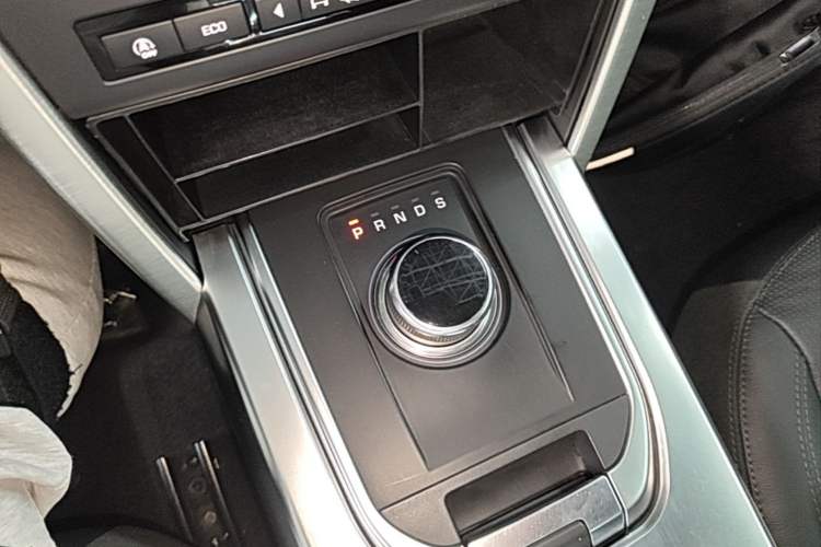 Used Land Rover Discovery Sport 2019 240 PS SE Version China VI Standard Gear Lever