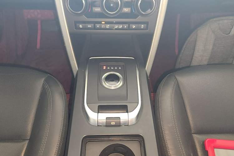Used Land Rover Discovery Sport 2019 240 PS SE Version China VI Standard Gear Lever