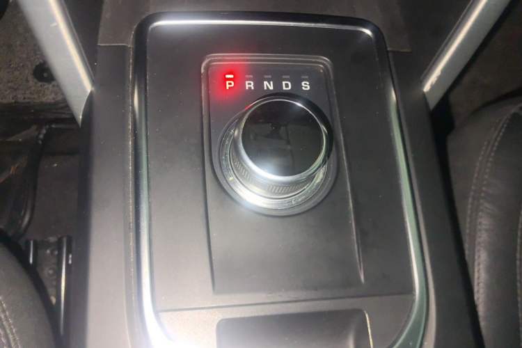 Used Land Rover Discovery Sport 2019 240 PS SE Version China VI Standard Gear Lever