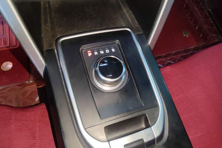 Used Land Rover Discovery Sport 2019 240 PS SE Version China VI Standard Gear Lever