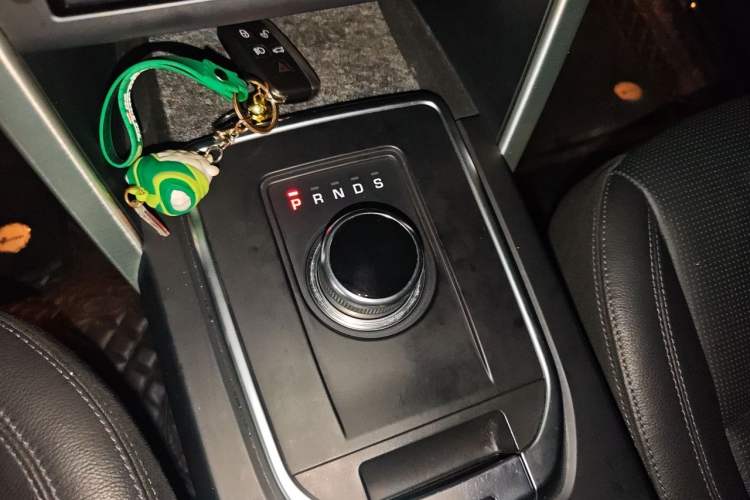 Used Land Rover Discovery Sport 2019 240 PS SE Version China VI Standard Gear Lever