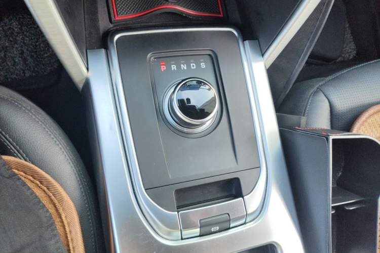 Used Land Rover Discovery Sport 2019 240 PS HSE Version China VI Standard Gear Lever