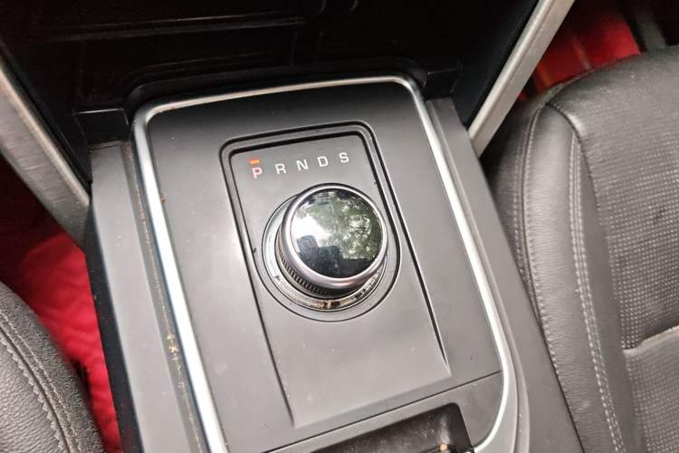 Used Land Rover Discovery Sport 2019 240 PS SE Version China VI Standard Gear Lever