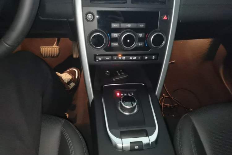 Used Land Rover Discovery Sport 2019 240 PS SE Version China VI Standard Gear Lever