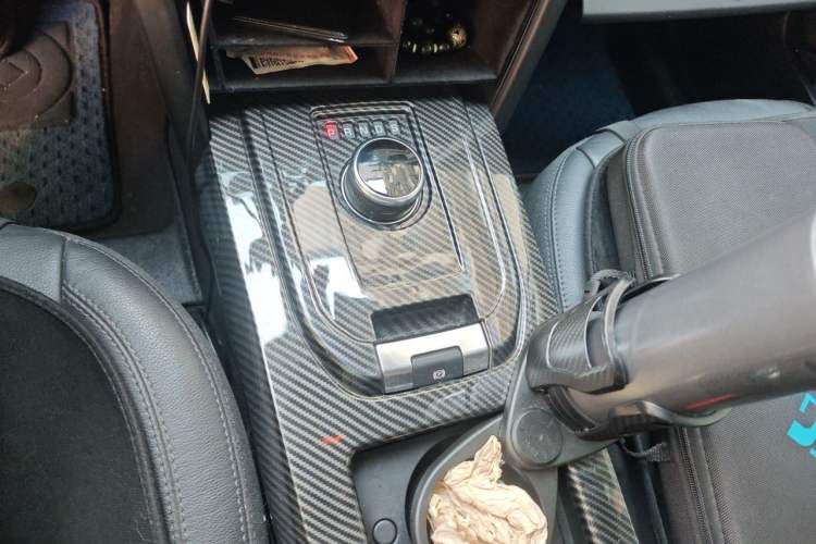 Used Land Rover Discovery Sport 2019 240 PS PURE Edition China VI Standard Gear Lever