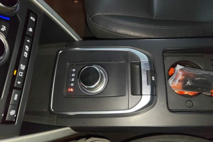 Used Land Rover Discovery Sport 2019 240 PS SE Version China VI Standard Gear Lever