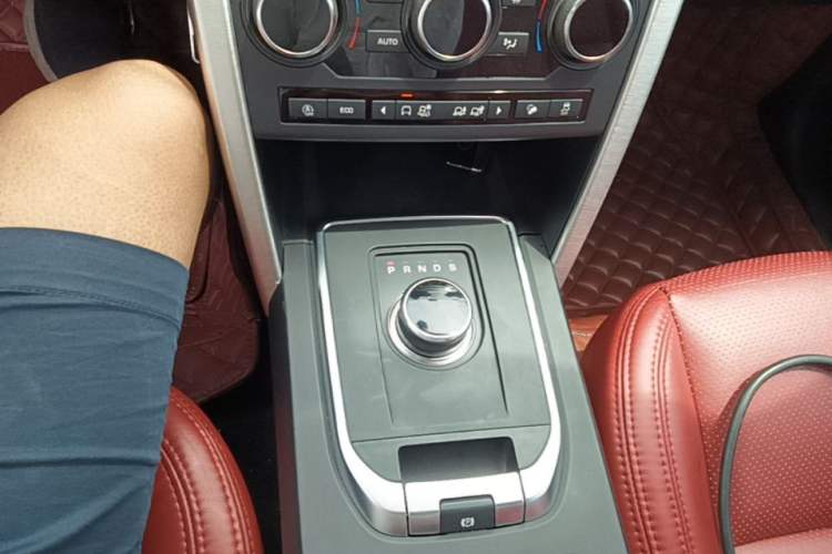 Used Land Rover Discovery Sport 2019 240 PS SE Version China VI Standard Gear Lever