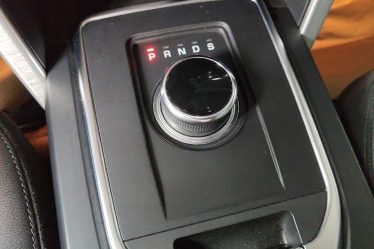 Used Land Rover Discovery Sport 2019 240 PS SE Version China VI Standard Gear Lever