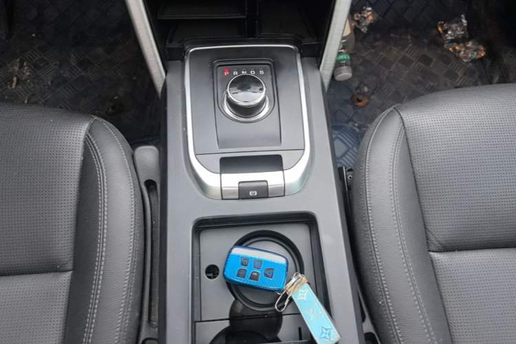 Used Land Rover Discovery Sport 2019 240 PS SE Version China VI Standard Gear Lever