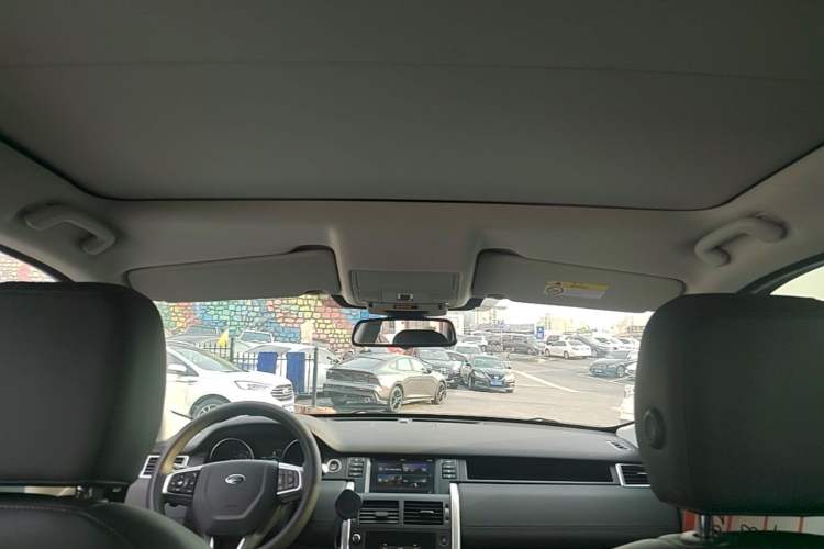 Used Land Rover Discovery Sport 2019 240 PS SE Version China VI Standard Headliner