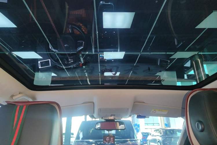 Used Land Rover Discovery Sport 2019 240 PS SE Version China VI Standard Headliner