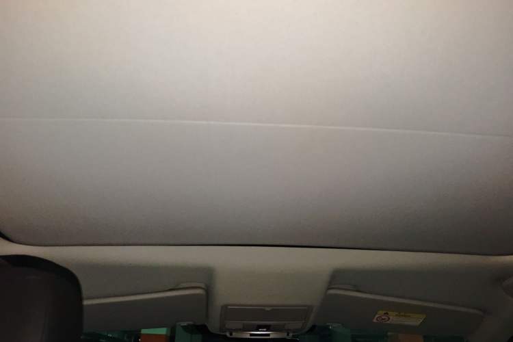 Used Land Rover Discovery Sport 2019 240 PS SE Version China VI Standard Headliner