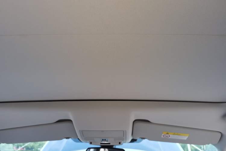 Used Land Rover Discovery Sport 2019 240 PS SE Version China VI Standard Headliner