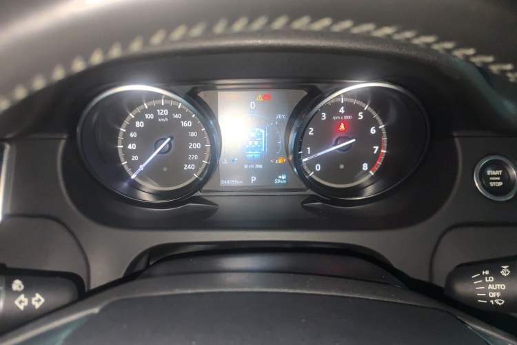 Used Land Rover Discovery Sport 2019 240 PS SE Version China VI Standard Instrument Cluster