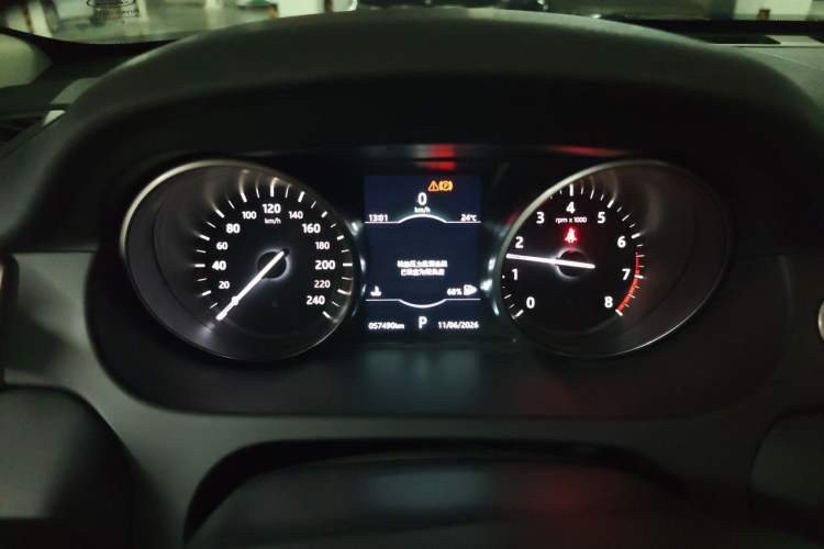 Used Land Rover Discovery Sport 2019 240 PS SE Version China VI Standard Instrument Cluster