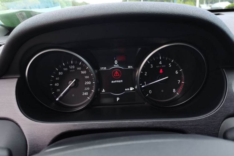 Used Land Rover Discovery Sport 2019 240 PS SE Version China VI Standard Instrument Cluster