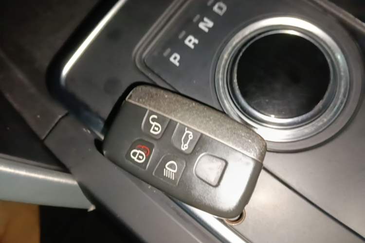 Used Land Rover Discovery Sport 2019 240 PS SE Version China VI Standard Interior 1