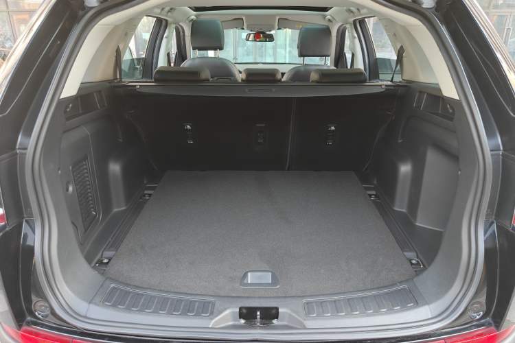 Used Land Rover Discovery Sport 2019 240 PS SE Version China V Standard Interior 12
